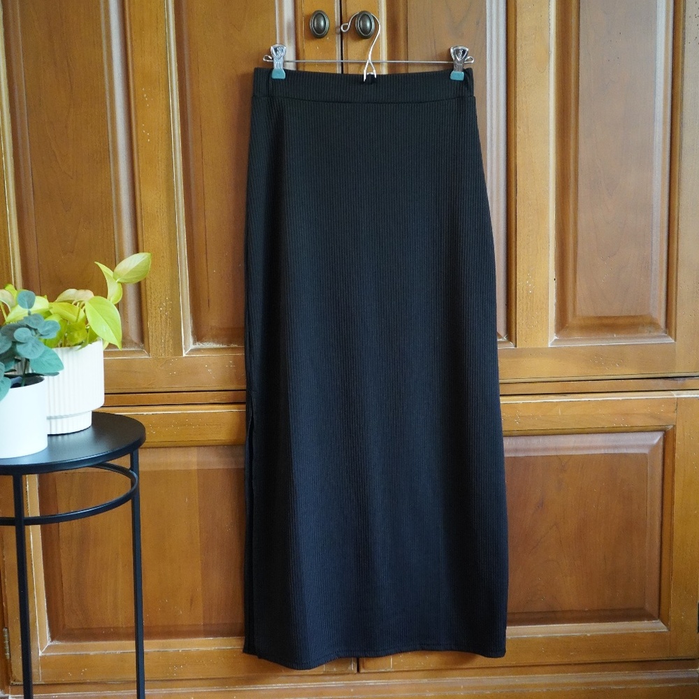 Fitted Maxi Skirt- Black with Slit